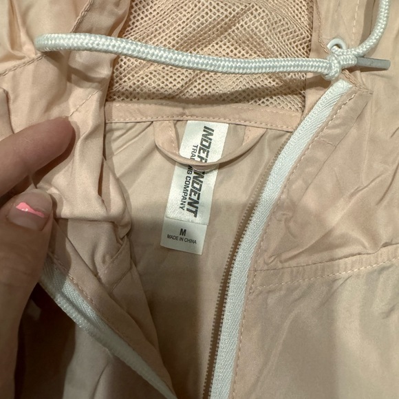 Wind breaker size medium - Picture 2 of 2